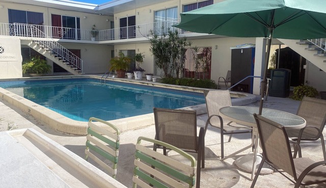 Queens Lodge Motel