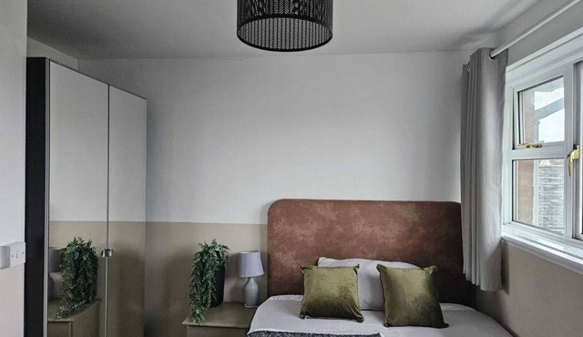 Queens Room 5 - 1 Bedroom in Shared House - Stonehouse