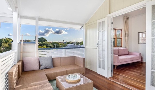 Queenslander w/large and comfy Patio/family Home