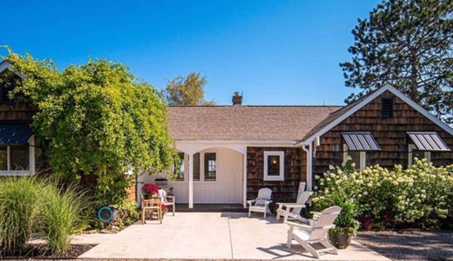 Queenstown Lakefront Cutie Cottage