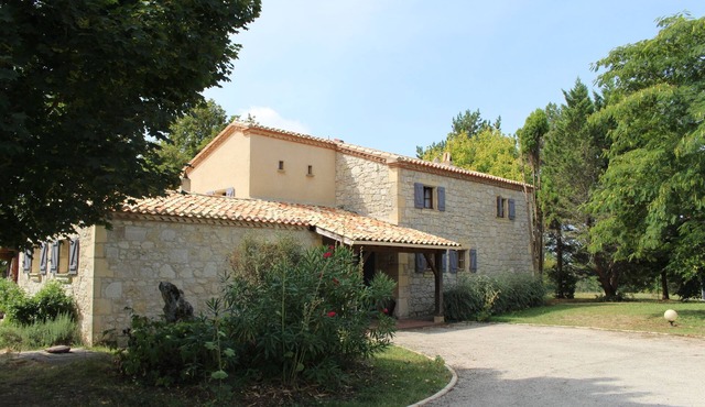 Quercy property with private swimming pool and tennis court
