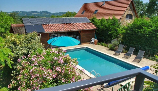 Quercynoise House with swimming pool : ideal for family and friends