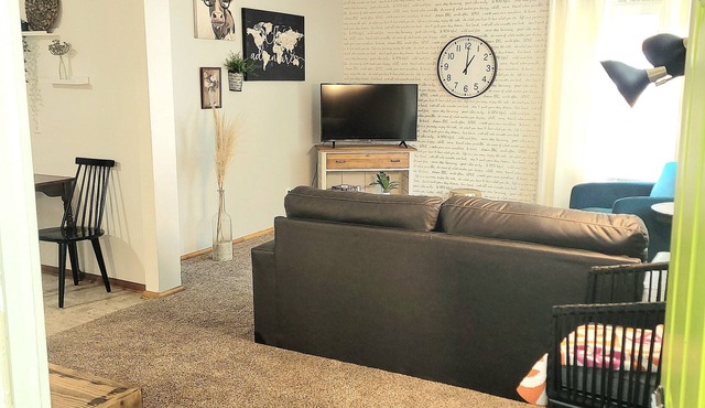 Quick 5-min drive to West Lake from Milford