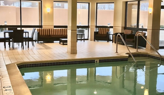 Quick Drive to Spring Hill Mall, FREE Parking, Enjoy Indoor Swimming Pool!