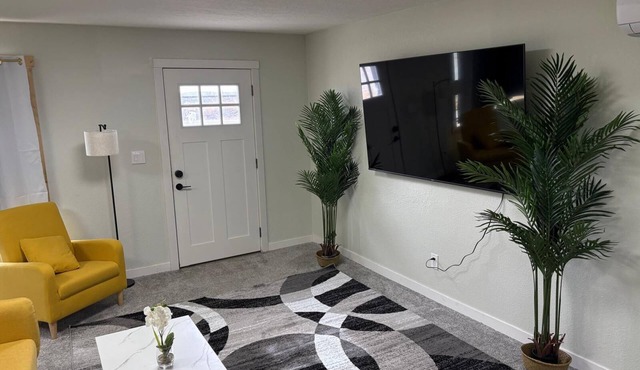 Quick Escape 2 Bedrooms n Lingle, Wy! with free Wifi & Parking