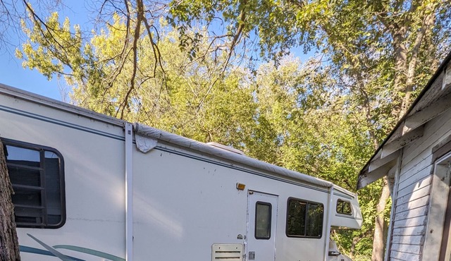 Quick stay? Come to Hideaway! RV that sleeps all your out of town guests!
