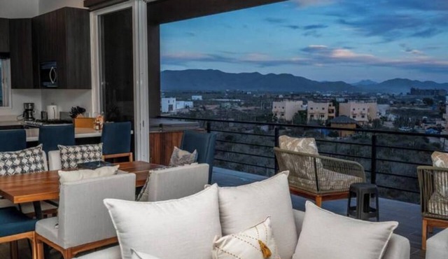 Quick walk to Cerritos Beach, private Hot tub, pool, gym, ocean & mountain VIEWS