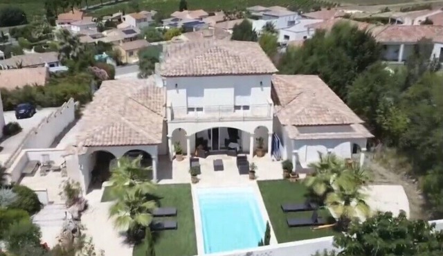 QUIET VILLA CLIM POOL NEAR BEACHES AND LAKE