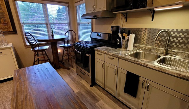 Quiet 1/1 in Historic Village of Milan, OH just minutes away from Cedar Point