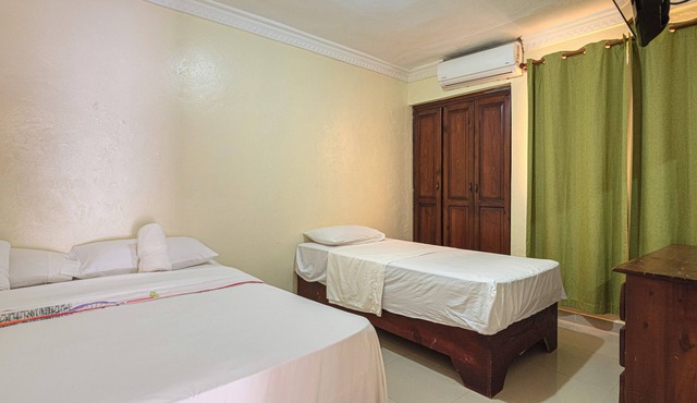 Quiet 1 Bedroom Apartment Premium Wi-Fi 2 beds 15 minutes from the airport