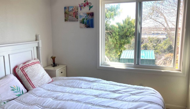 Quiet 1-bedroom in-law facing yard and ocean in San Francisco