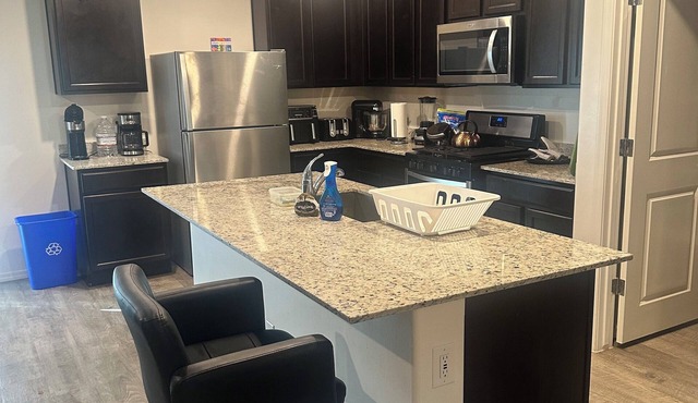 Quiet 1 bedroom Q Bed in Shared house 14 mi/2 Downtown Tucson, Trails Open Space