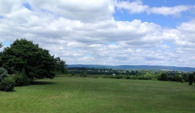 Quiet 1-Bedroom Suite in the Country, 2 Mi. from Gettysburg Square.