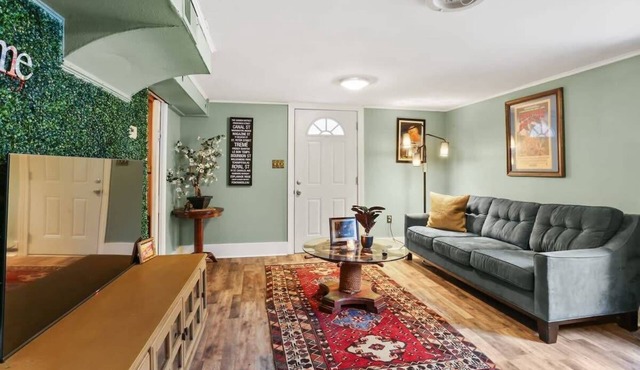 Quiet 1 bedroom with easy access to interstate!
