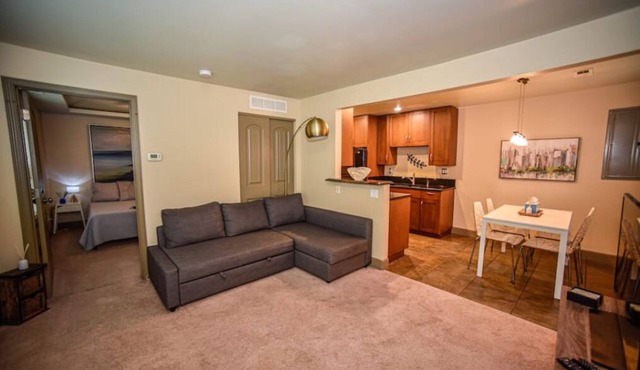 Quiet 1 BR with Full Kitchen and Huge Yard