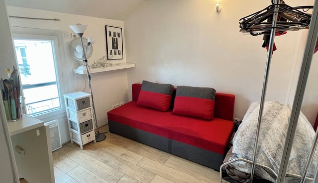 Quiet 1-room studio in the heart of Paris 9th