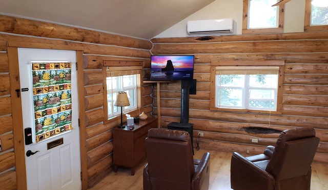 Quiet 1BR Cabin : Easy Access