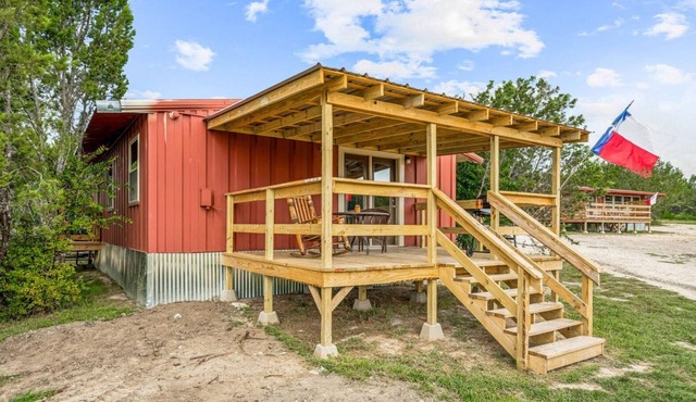Quiet 1BR Cabin Near Stephenville Country Views