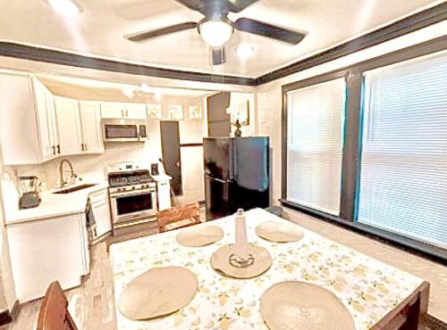 Quiet 1BR, Eat-In Kitchen, Close to Midway