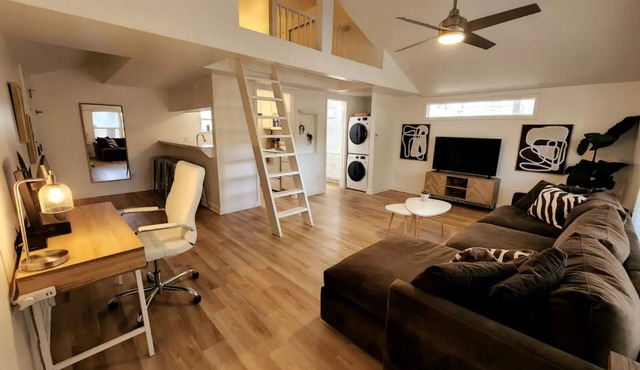Quiet 1BR, full remote work setup, walkable area.nn