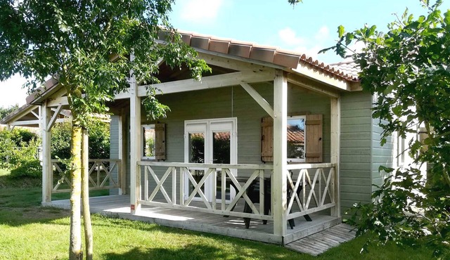 Quiet 2-bedroom chalet near lake & beach