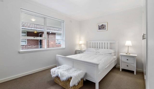 Quiet 2-Bed Oasis for VIC Gardens & Yarra Trail