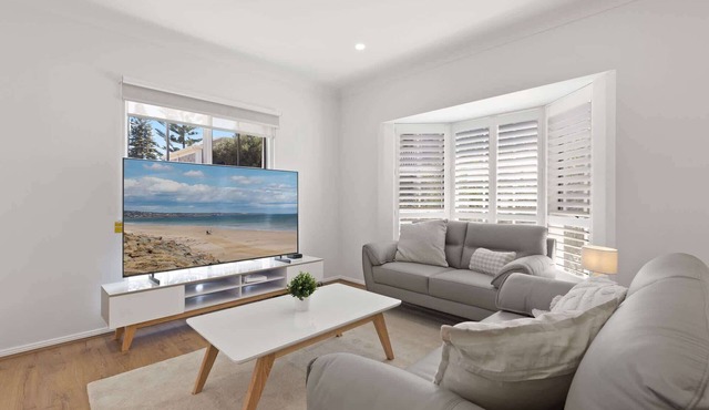 Quiet 2-Bed Retreat with Private Courtyard