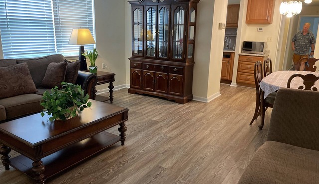 Quiet 2 Bedroom Apartment Condo close to Downtown - Emerald Elite