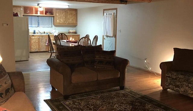 Quiet, 2 bedroom Apartment "Cabin"