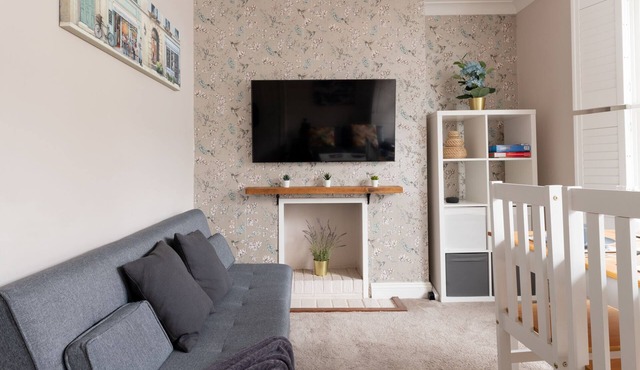 Quiet 2-Bedroom Brighton Flat – Sleeps up to 4, Just over a 1 Mile from Pier