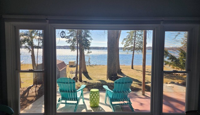 Quiet 2-bedroom bungalow with AC on Wamplers Lake