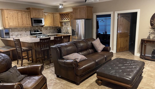 Quiet 2 Bedroom Guest Suite with backyard oasis.