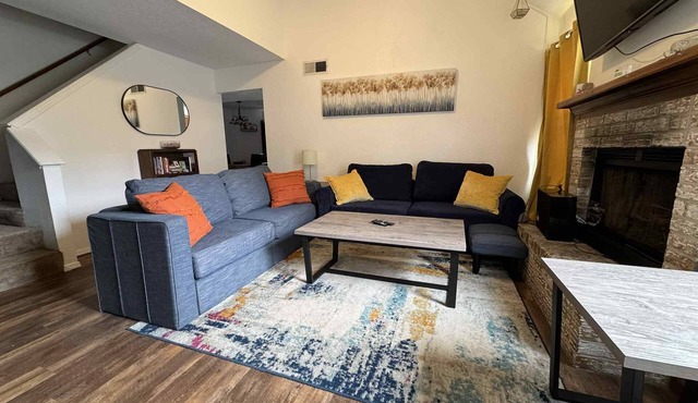 Quiet 2 bedroom in West Albuquerque close to grocery, parks, and hikes.