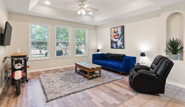 Quiet 2 bedroom - one level