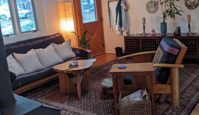 Quiet 2-bedroom house in the woods near Charlottesville, VA