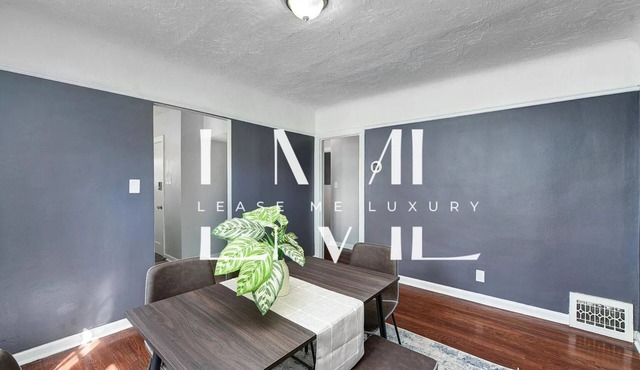 Quiet 2-bedroom house in fabulous Shaker Heights with WiFi,