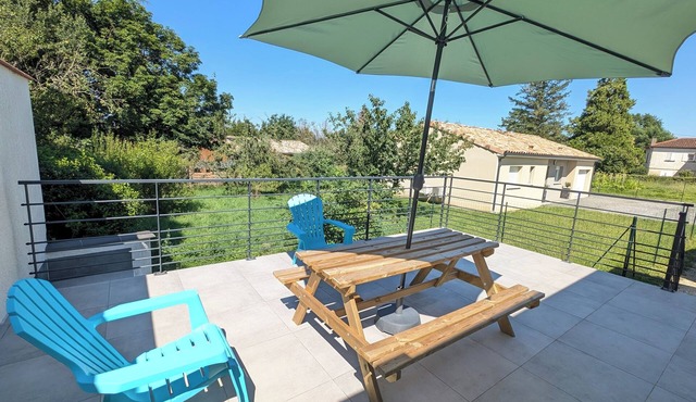 Quiet, 2 bedrooms, terrace, Garden Wifi, Connected TV, Air-conditioning.