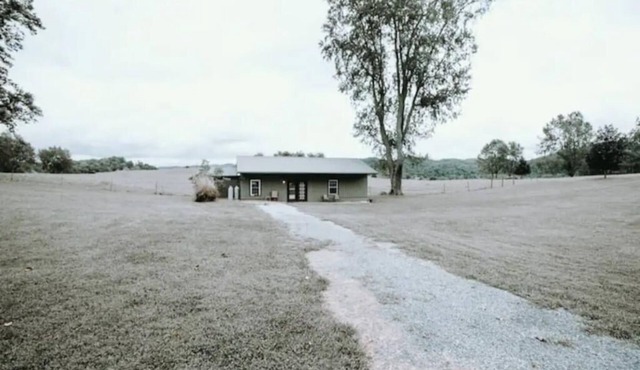 Quiet 2 BR Cabin in Abingdon B
