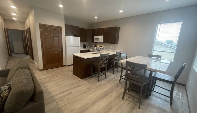 Quiet 2 BR condo Spirit Lake. Minutes from Arnolds Park, Okoboji, Spirit Lake E