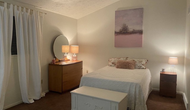 Quiet 2 BR with washer & dryer & back deck