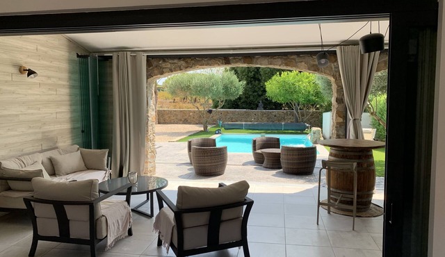 QUIET 2 STEPS FROM THE SEA - PRIVATE POOL