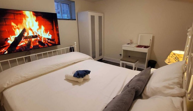 Quiet 2BR Basement Suite Private Entrance Parking Near Square One