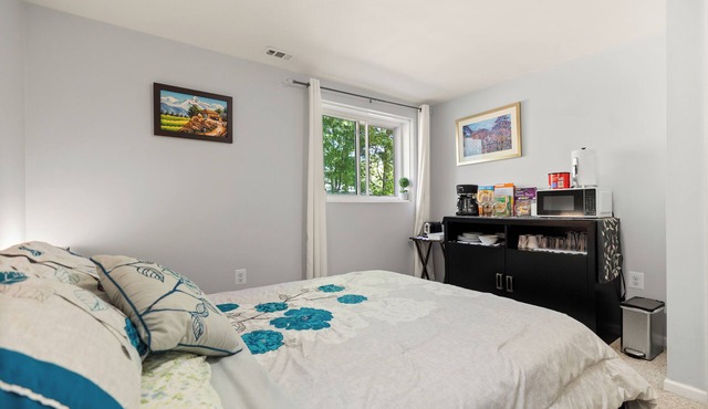 Quiet 2BR Basement Suite w/Office, Private Entrance - Near DC & Shops