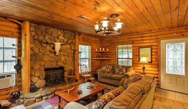 Quiet 2BR Jasper Cabin w/Tranquil Creek Views