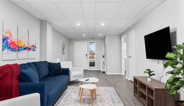 Quiet 2BR Near Downtown KC | Free Parking