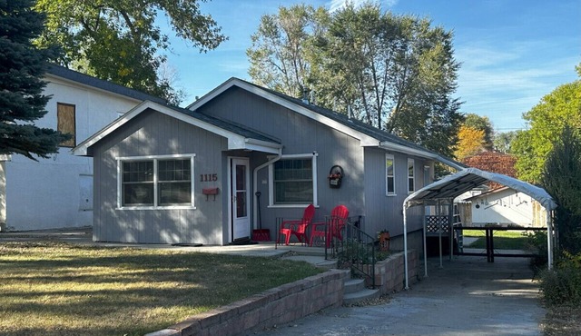 Quiet 2BR w/Backyard, Cozy Home and Covered Parking