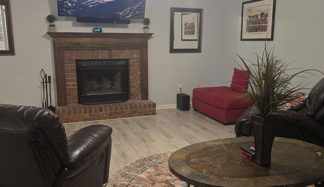 Quiet 3‑bedroom Goose Creek home at cul‑de‑sac’s end next door to a park