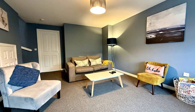 Quiet 3 bedroom house with parking and garden