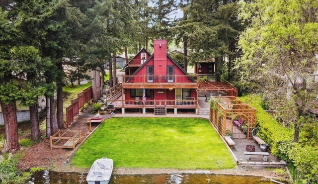 Quiet 3 bedroom lakefront retreat