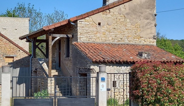 Quiet 3 * gîte for 4, Cluny, Tournus, Taizé, Cormatin, greenway